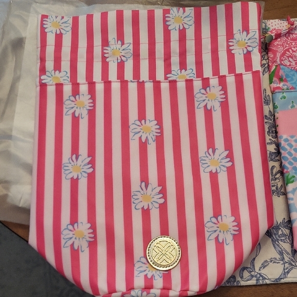 Lilly Pulitzer Pool Pouch Set - Picture 2 of 6